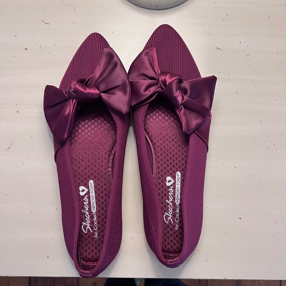 Skechers Maroon Women’s Flats with bow size 6